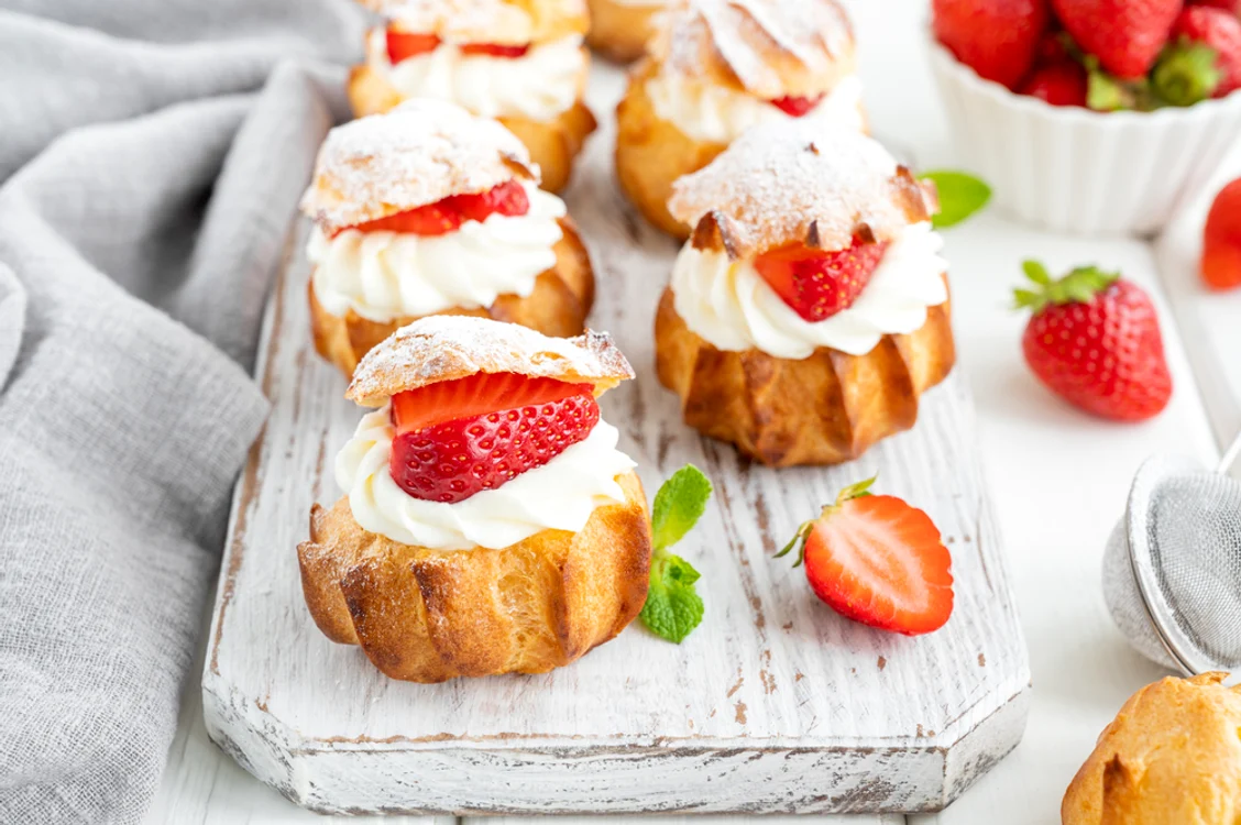 choux crema vanilieshutterstock 2007938618 jpg