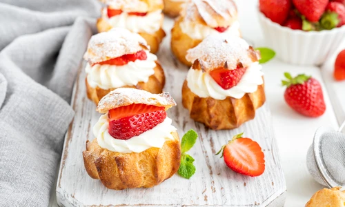choux crema vanilieshutterstock 2007938618 jpg