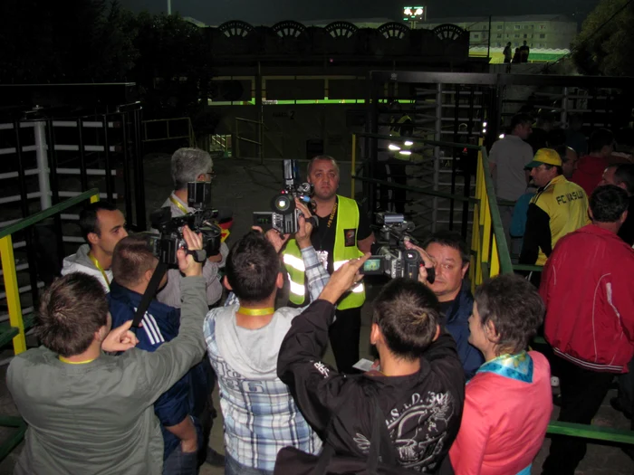 Agentul de pază le-a interzis jurnaliştilor accesul în stadion