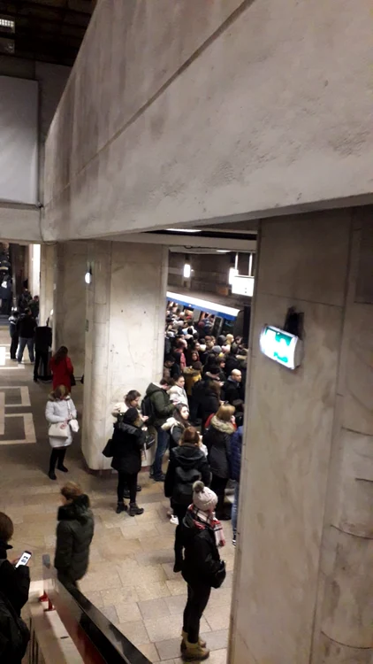 Metrourile au fost pline călători în prima zi de școală