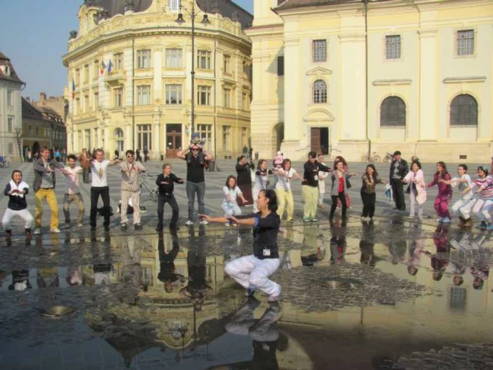 Inviorare in pijamale in Piata Mare din Sibiu