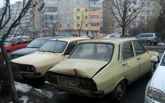 Astfel de rable împiedică traficul şi sufocă parcările