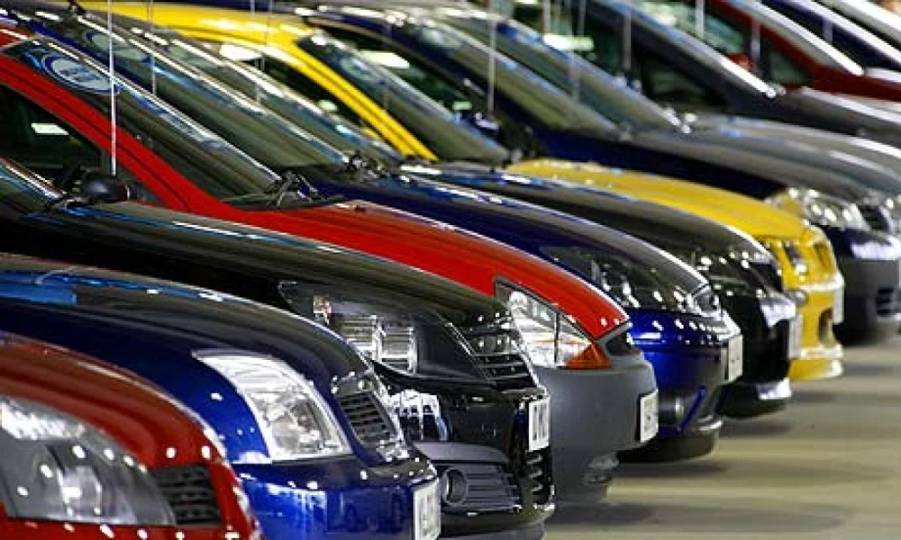 Piața auto din România își revine. Dacia ajunge la un pas de BMW, iar BYD urcă puternic în top