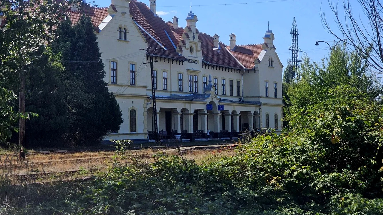 Clădirea Gării Brad a fost inaugurată în 1896. FOTOGRAFII: Adevărul