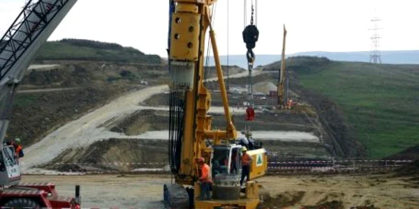 Berceanu a semnat contractul pentru construcţia tronsonului