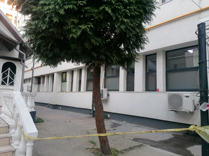Bărbatul de 40 ani s-a aruncat de la fereastra salonului FOTO: A.M.