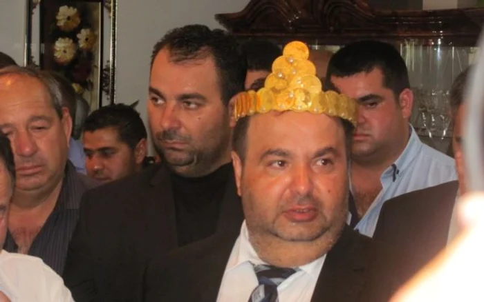 Încoronarea regilor Dorin şi Daniel Cioabă ca regi, după moartea tatălui lor. (Foto: Ramona Găină/Adevărul)