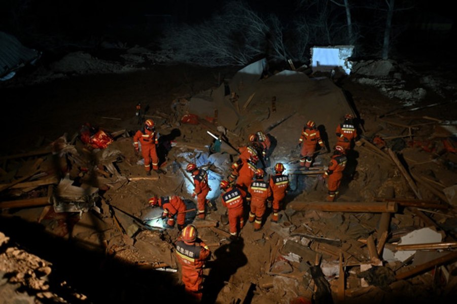 Bilanțul cutremurului din China crește la 131 de morți. Condițiile meteorologice îngreunează eforturile de salvare