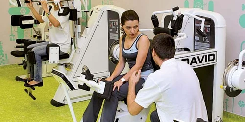 Specialistul reglează aparatul în funcţie de  caracteristicile fiecărui bolnav