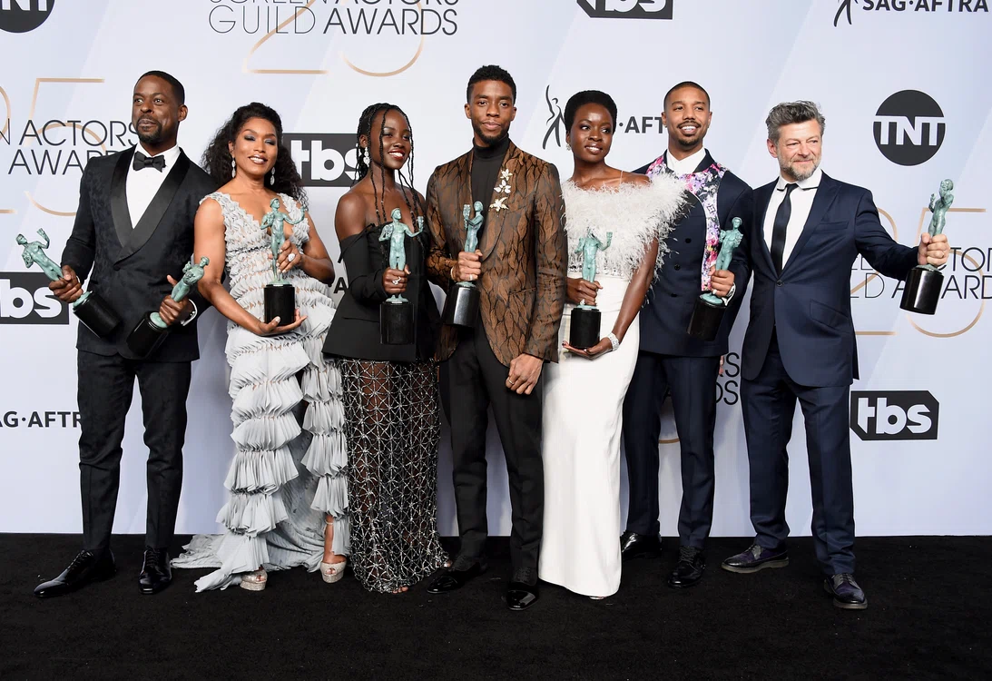 
    Actorii din "Black Panther", cu trofeele SAG pentru "Interpretare extraordinară a unei distribuţii"foto: Getty  