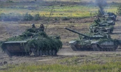 Rusia a dislocat cel puţin un batalion de tancuri T 80 U în apropiere de graniţa cu Ucraina jpeg