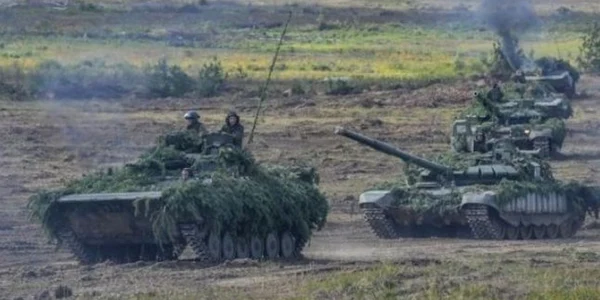 Rusia a dislocat cel puţin un batalion de tancuri T 80 U în apropiere de graniţa cu Ucraina jpeg