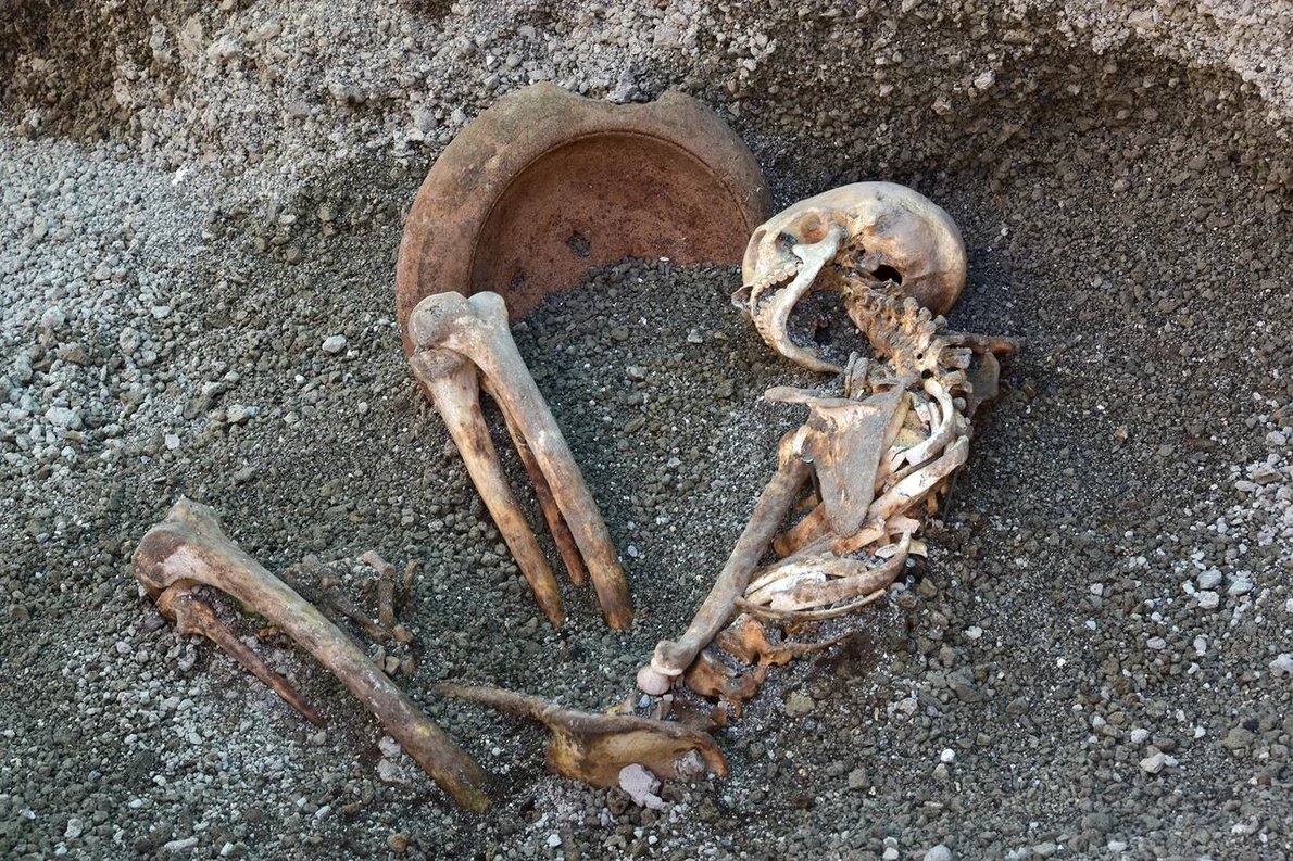 Chipul unui bărbat din Pompeii, ucis de erupția Vezuviului, reconstituit cu inteligența artificială (© Facebook / Pompeii - Parco Archeologico)