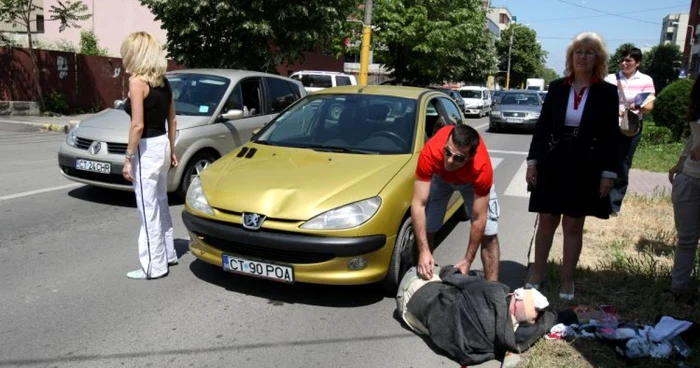 Victima a suferit răni uşoare