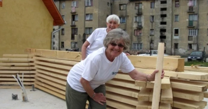 Oradea: O nouă serie de voluntari americani, pe șantier