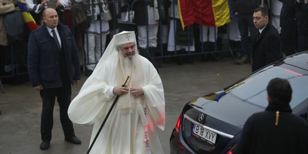 Patriarhul Daniel cu masina Mercedes FOTO Inquam Photos / Octav Ganea