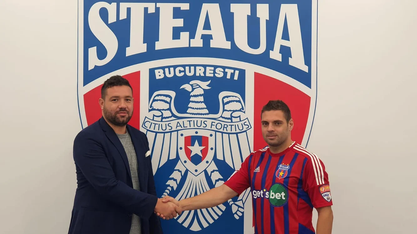 
    Adi Popa a fost prezentat oficial de CSA SteauaFoto: Facebook / CSA Steaua  