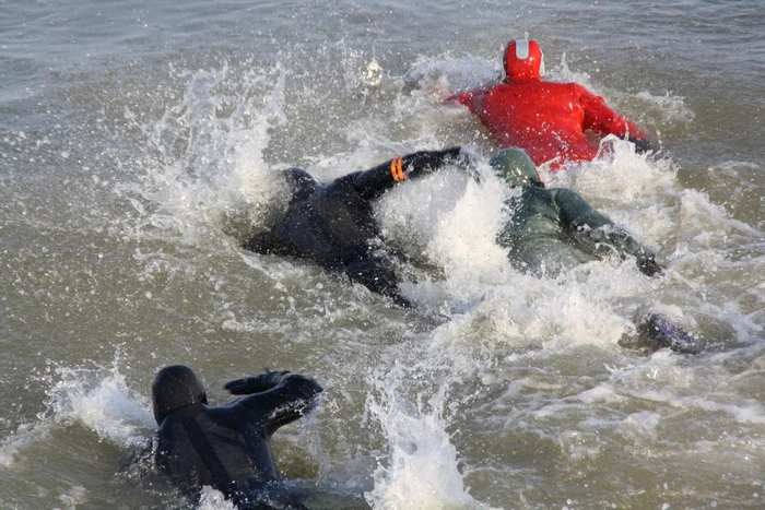 Pompierii militari de la Inspectoratul pentru Situaţii de Urgenţă „Delta“ Tulcea vor sări după cruce FOTO Arhivă Adevărul