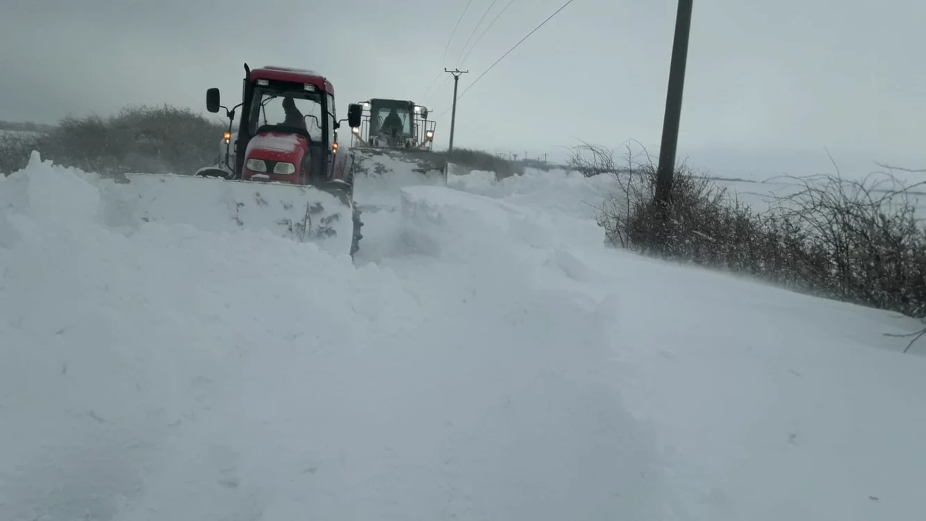 Pompierii au venit să îi salveze pe pasagerii înzăpeziți