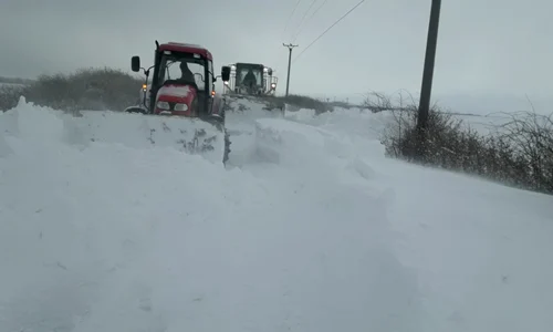 Pompierii au venit să îi salveze pe pasagerii înzăpeziți jpeg
