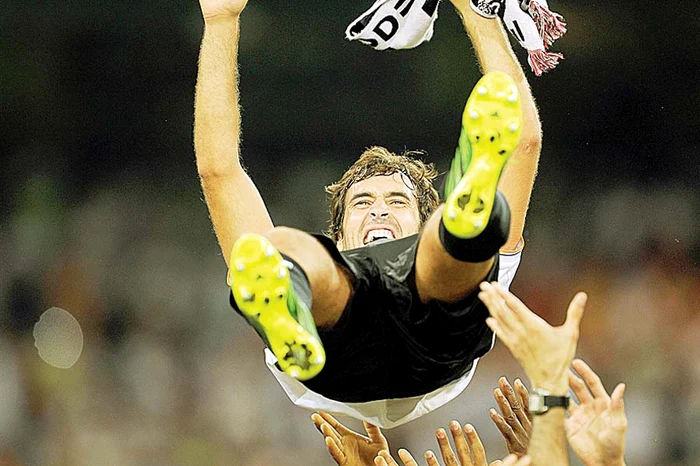 Raul a fost aruncat in aer de foştii coechipieri