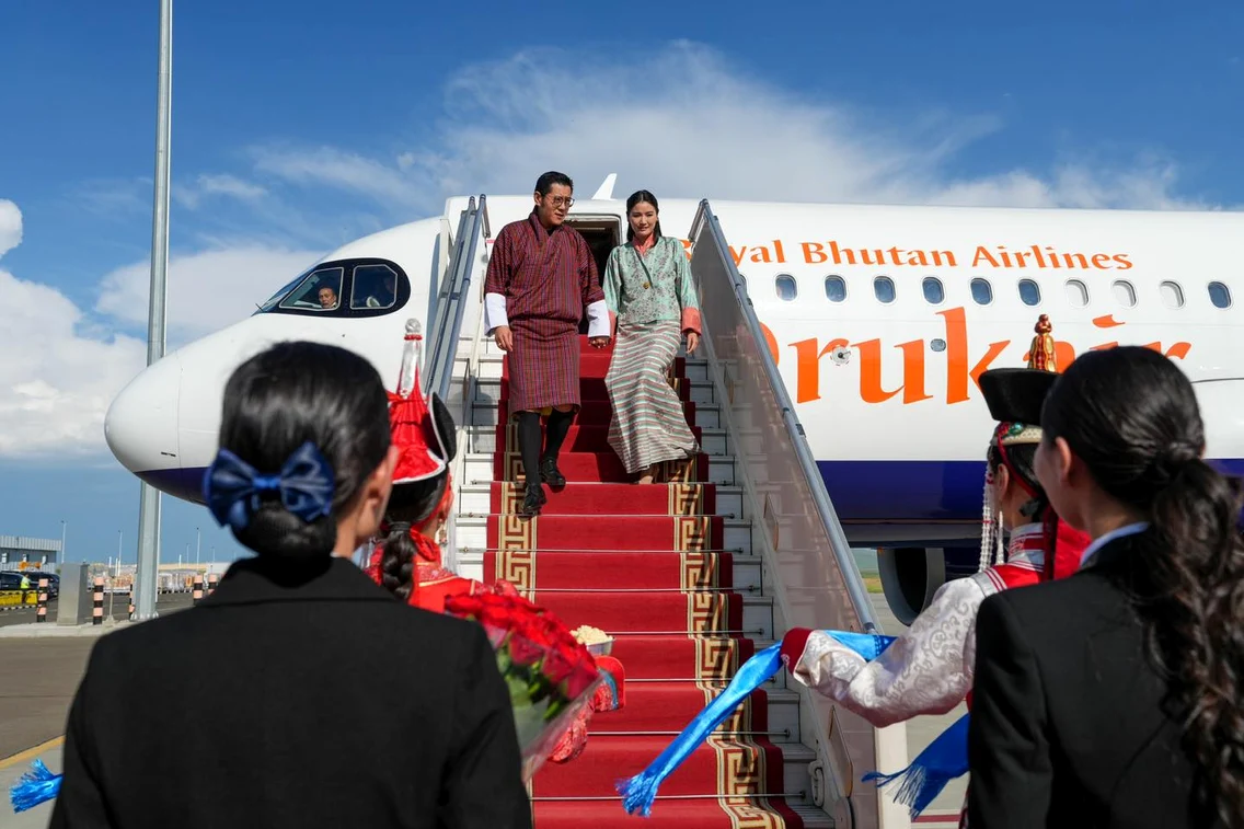 Regele Jigme Khesar Namgyel Wangchuck si Regina Jetsun Pema ai Bhutanului în Mongolia. FOTO: Casa Regală bhutaneză