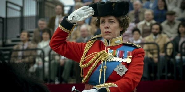 olivia colman in rolul reginei elisabeta in the crown foto netflix