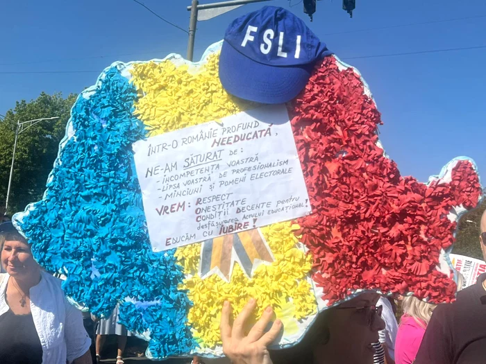Profesorii au protestat în prima zi de şcoală. FOTO: Adevărul