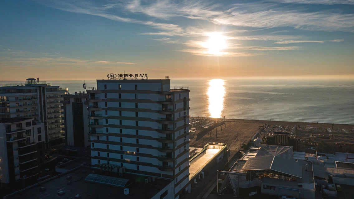 Crowne Plaza Mamaia, filmată din dronă
