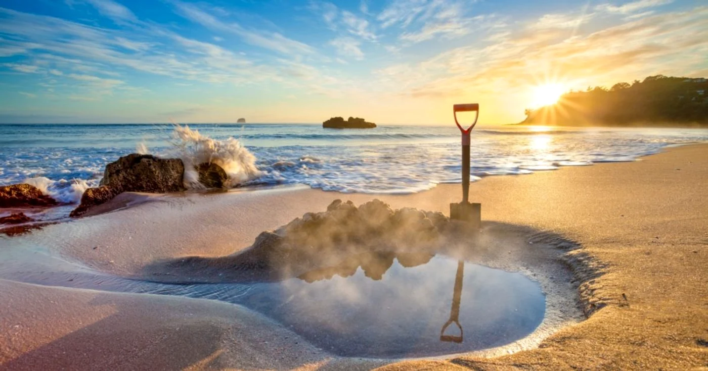 Plaja cu Apă Fierbinte din Noua Zeelandă  FOTO thecoromandel.com