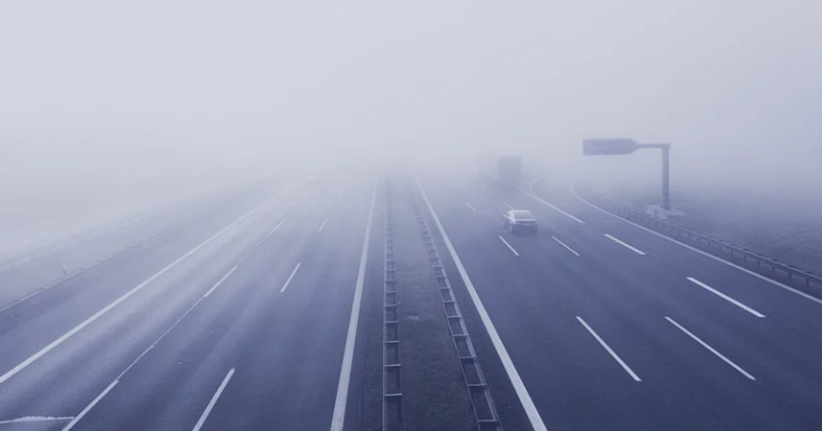 Ceaţă densă acoperă nouă judeţe și A1 între Râmnicu Vâlcea și Deva; Trafic intens pe autostrada Bucureşti-Piteşti.