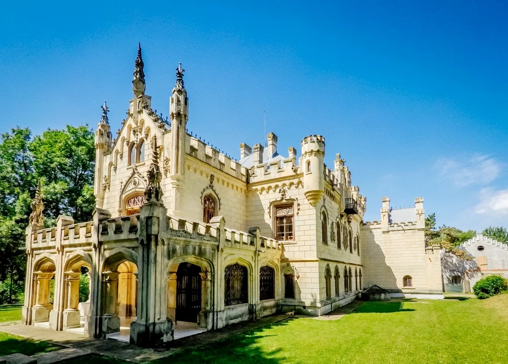 Castelul Sturdza Miclăuşeni SURSĂ roturistic.ro