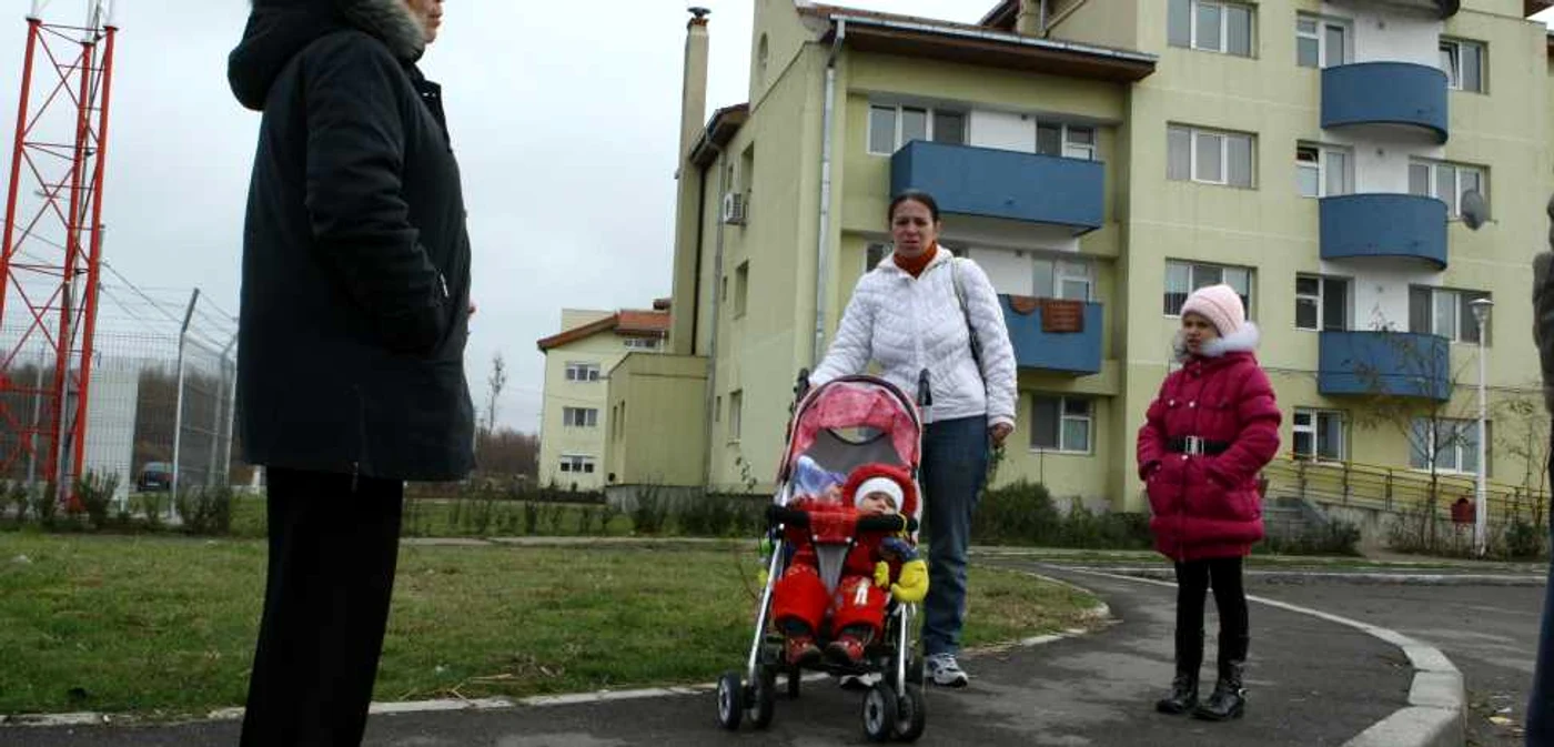 Oamenii din cartier se simt neglijaţi de autorităţi. Foto: Corina Tătaru.