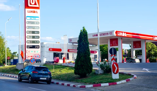 Benzinărie Lukoil în București FOTO Shutterstock