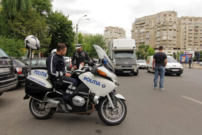 Poliţiştii au dat, în doar trei ore, aproape 2.200 de amenzi FOTO Mihaela Cojocariu