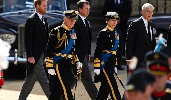 Harry, Charles, Peter Phillips, Anne, Andrew și Edward la înmormântarea Reginei în 2022, GettyImages jpg