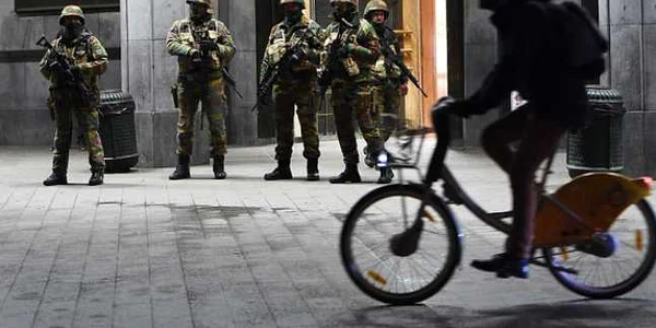 Militari belgieni mobilizaţi în faţa Gării Centrale din Bruxelles FOTO AFP/Getty Images