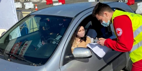 vaccinare din masina la deva foto prefectura hunedoara