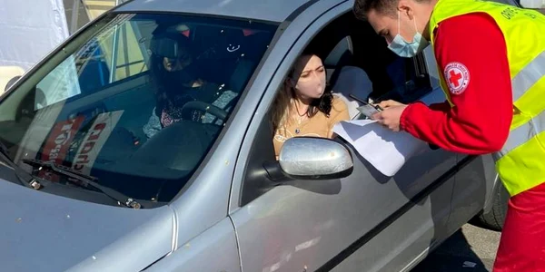 vaccinare din masina la deva foto prefectura hunedoara