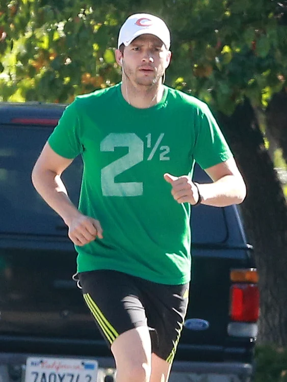 Exclusive    Ashton Kutcher Out For A Jog In Hollywood jpeg