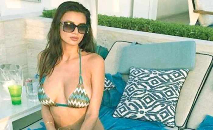 Ramona Gabor huzureşte la plajă, în Dubai