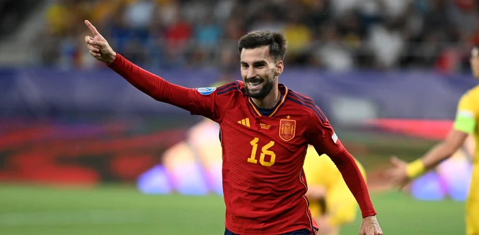 Spaniolii au făcut instrucție cu România, după care au mai redus turația. Foto Sportpictures