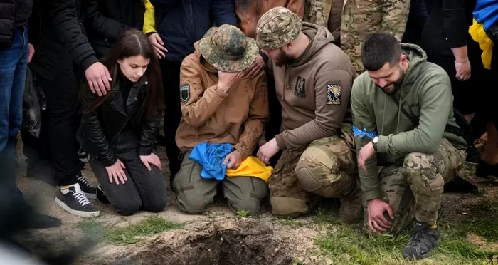 Înmormântare a unui soldat ucrainean FOTO BBC
