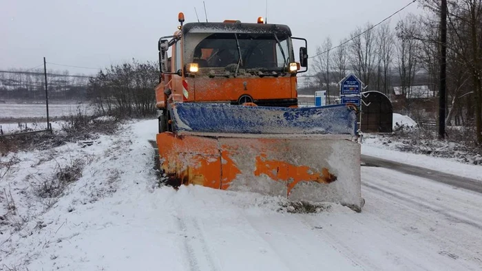 Drumarii au ieşit cu utilajele pe şosele