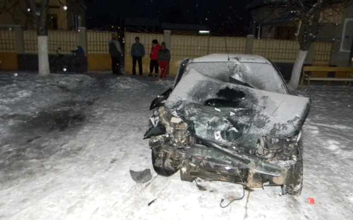 Două persoane au ajuns la spital în urma accidentului