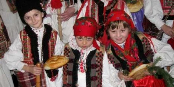 Copiii reînvie tradițiile an de an