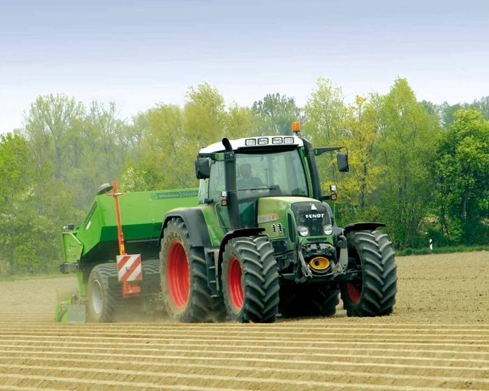 Austriecii caută tractoarele care au ajuns în România