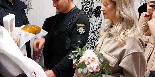 casatorie intr-un adapost antibomba din Odesa foto Facebook