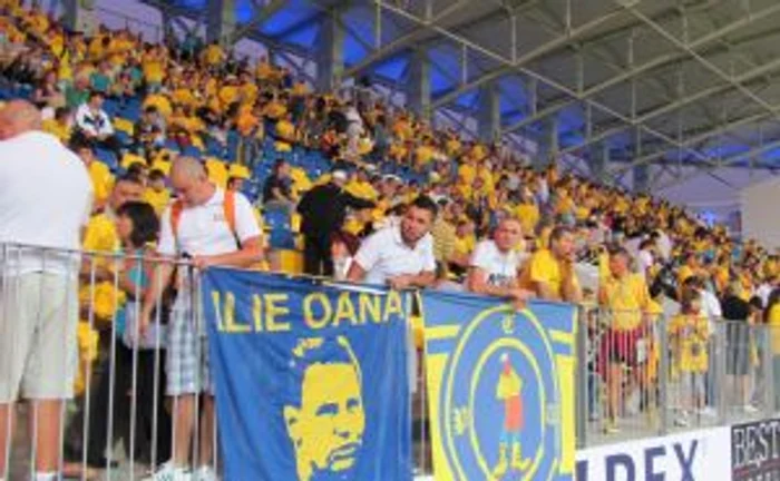 Mii de ploieşteni au fost prezenţi pe stadion. Foto Alex Călinoiu