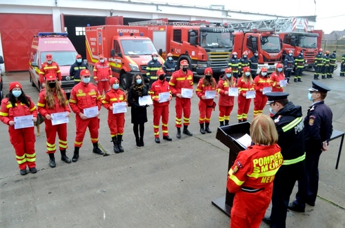 O parte din voluntarii de la ISU Călăraşi FOTO Facebook/ISU Călăraşi